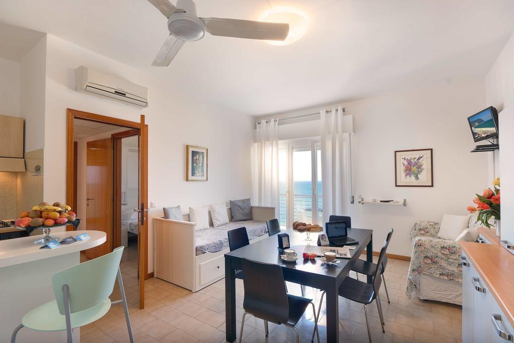 Il Conero Mare Aparthotel Numana Ngoại thất bức ảnh